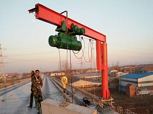 Floor mounted jib crane